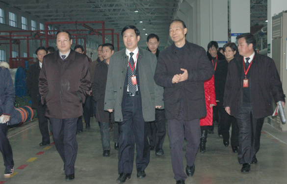 溧陽市全體人大代表、政協委員一行600余人來江蘇上上電纜集團參觀