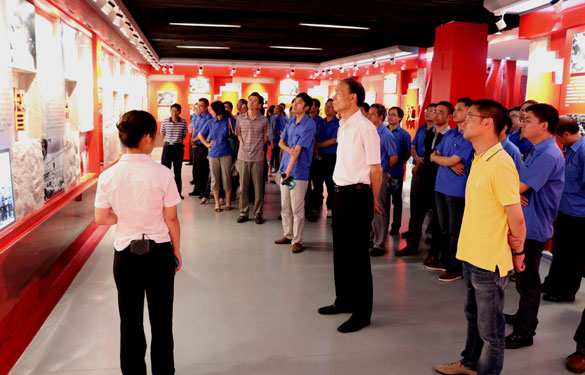 上上集團黨員干部積極分子緬懷革命先烈、重溫革命精神