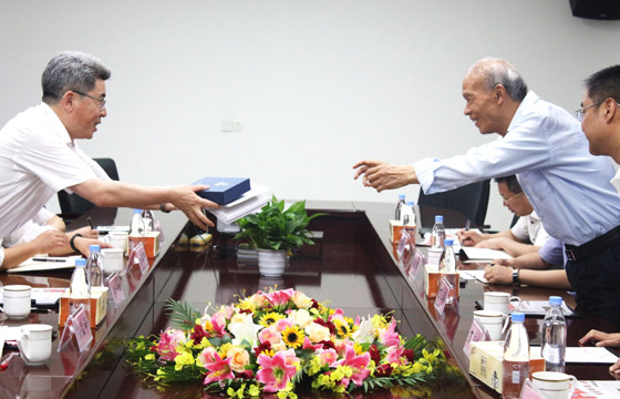 常州市委常委、常務副市長梁一波一行來上上電纜調研